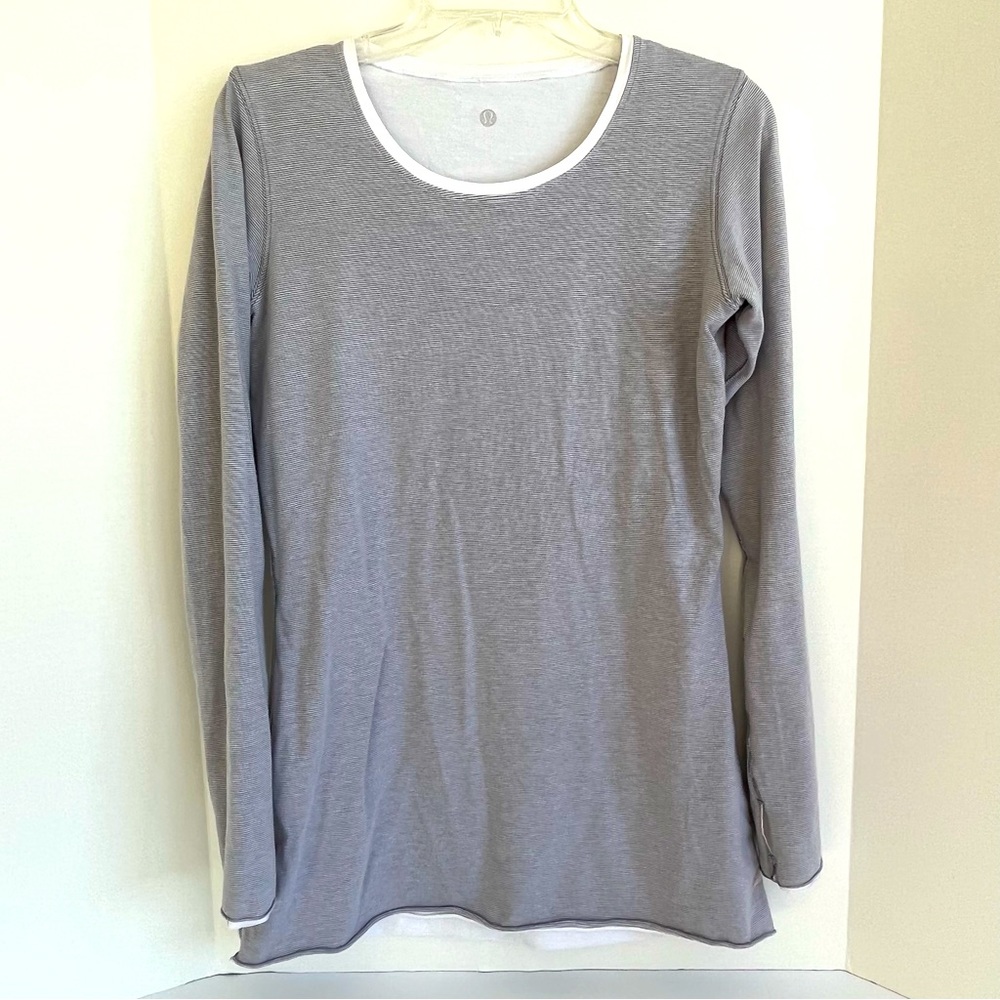 Lululemon Reversible Long Sleeve Activewear Top Women's Size 4- Fits like M